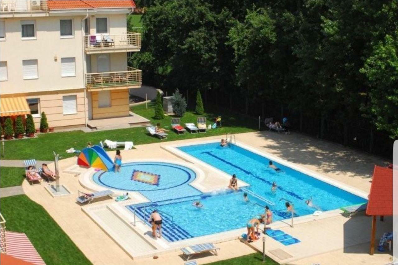 Paris-Lux. Apartment Hajdúszoboszló Екстериор снимка