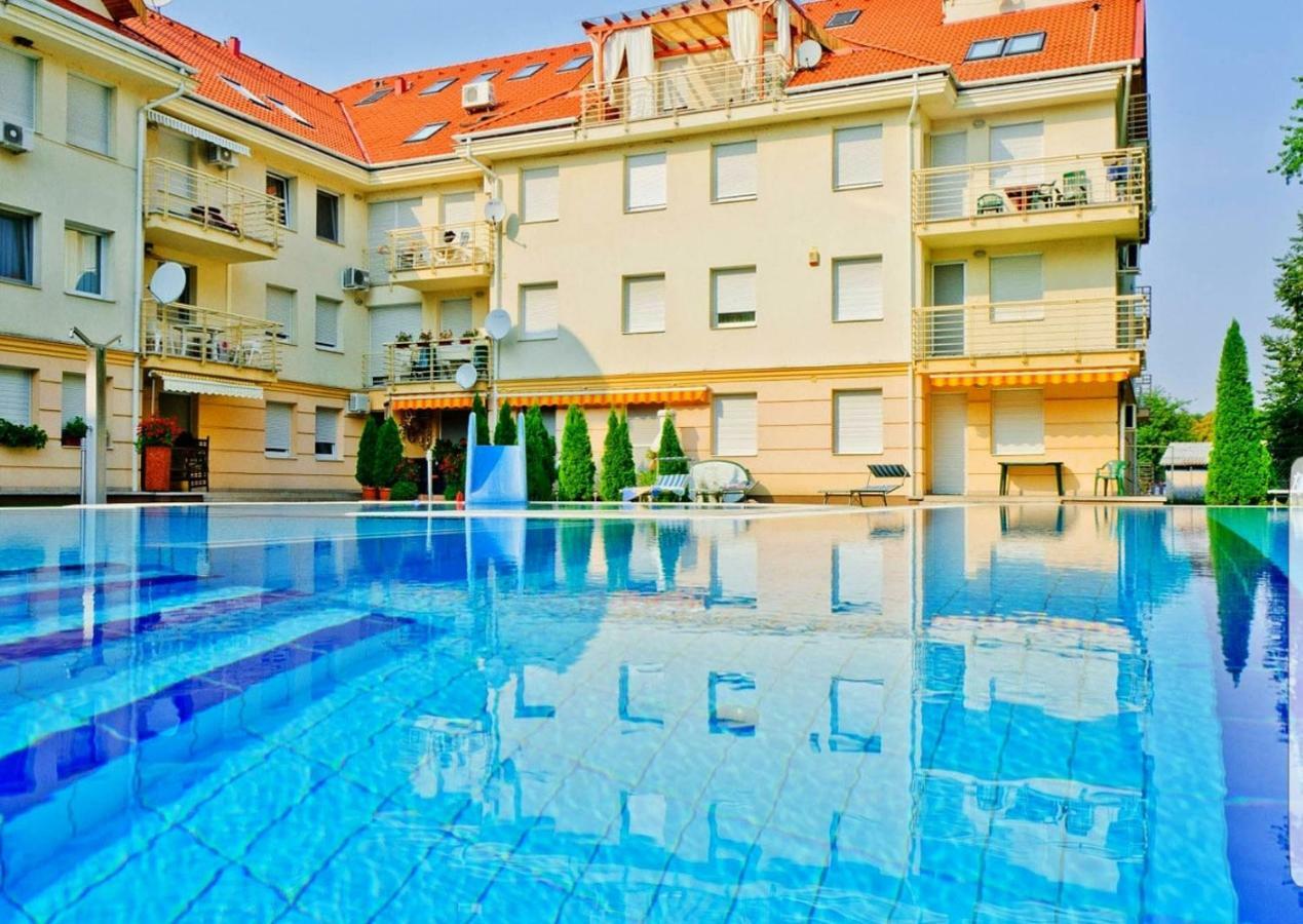 Paris-Lux. Apartment Hajdúszoboszló Екстериор снимка